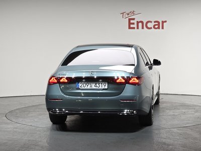 MERCEDES-BENZ E-CLASS - 4