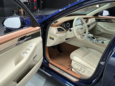 2019 Genesis G90 photo 10