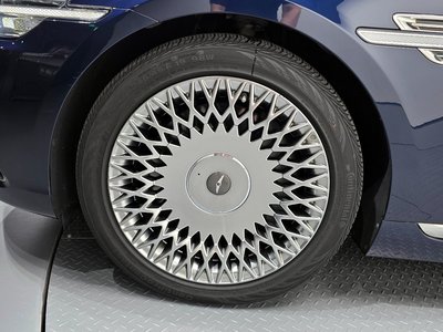 2019 Genesis G90 photo 6