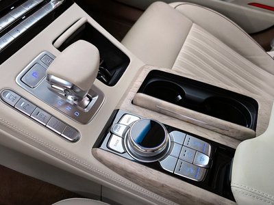 2019 Genesis G90 photo 9