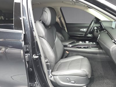 2022 Genesis GV70 — миниатюра 17