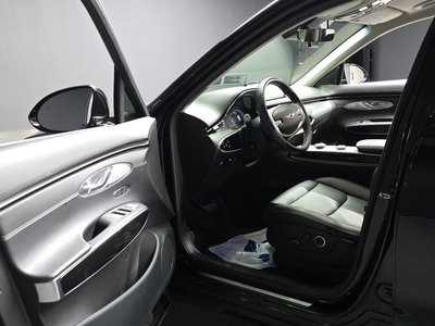 2022 Genesis GV70 — миниатюра 13