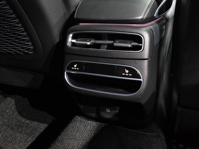2022 Genesis GV70 — миниатюра 24