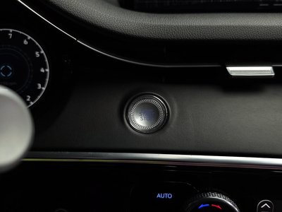 2022 Genesis GV70 — миниатюра 29