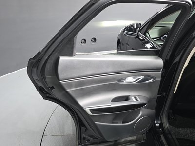 2022 Genesis GV70 — миниатюра 15