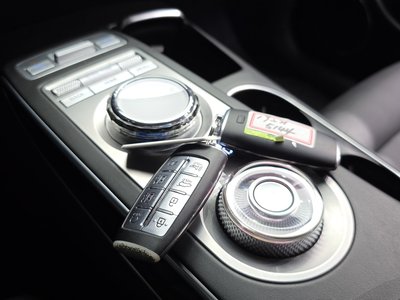 2022 Genesis GV70 — миниатюра 27