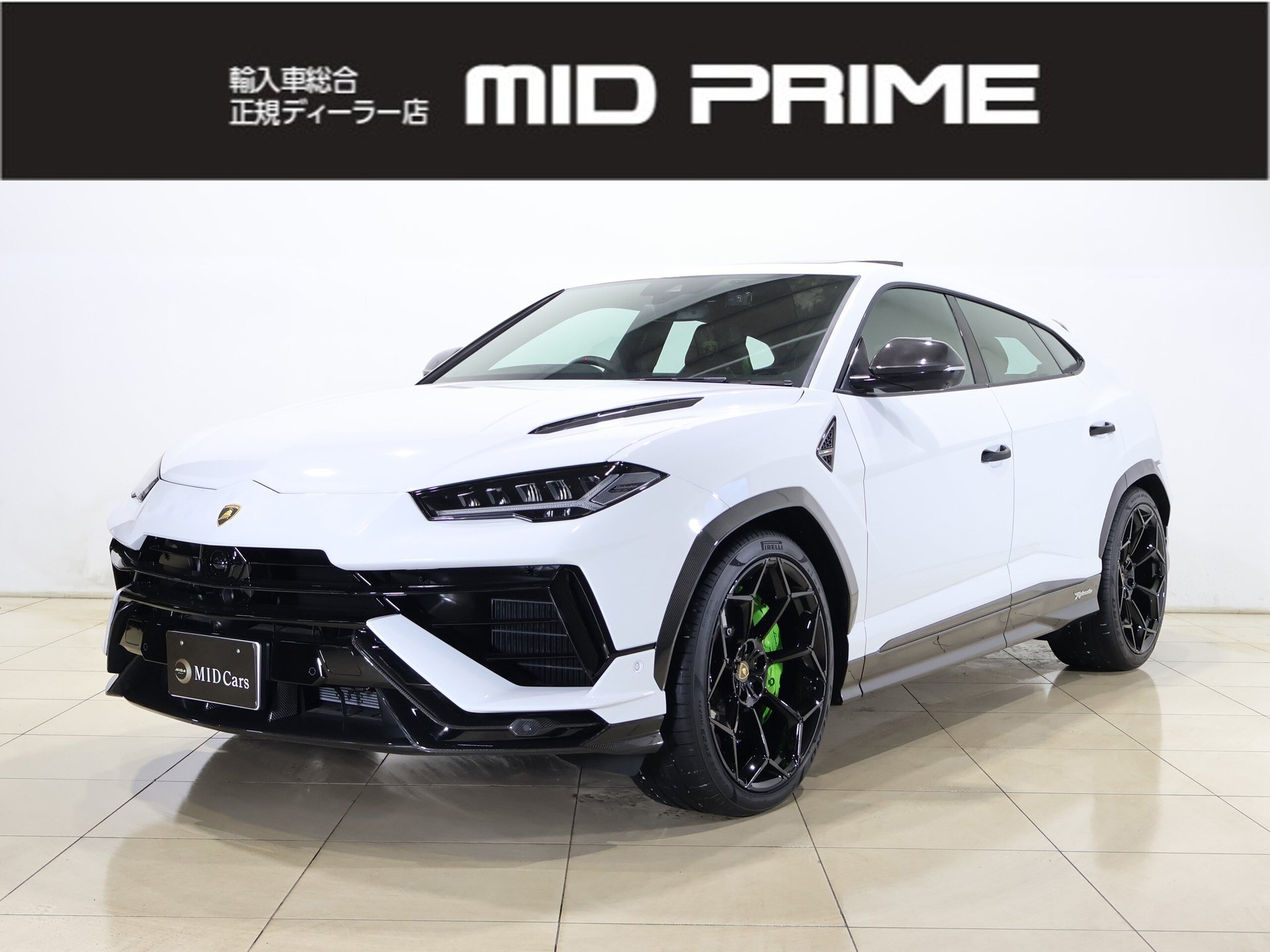 LAMBORGHINI URUS - View 1