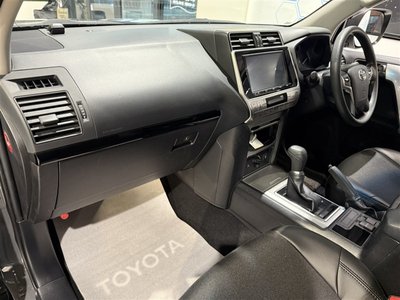 TOYOTA LAND CRUISER PRADO - 10