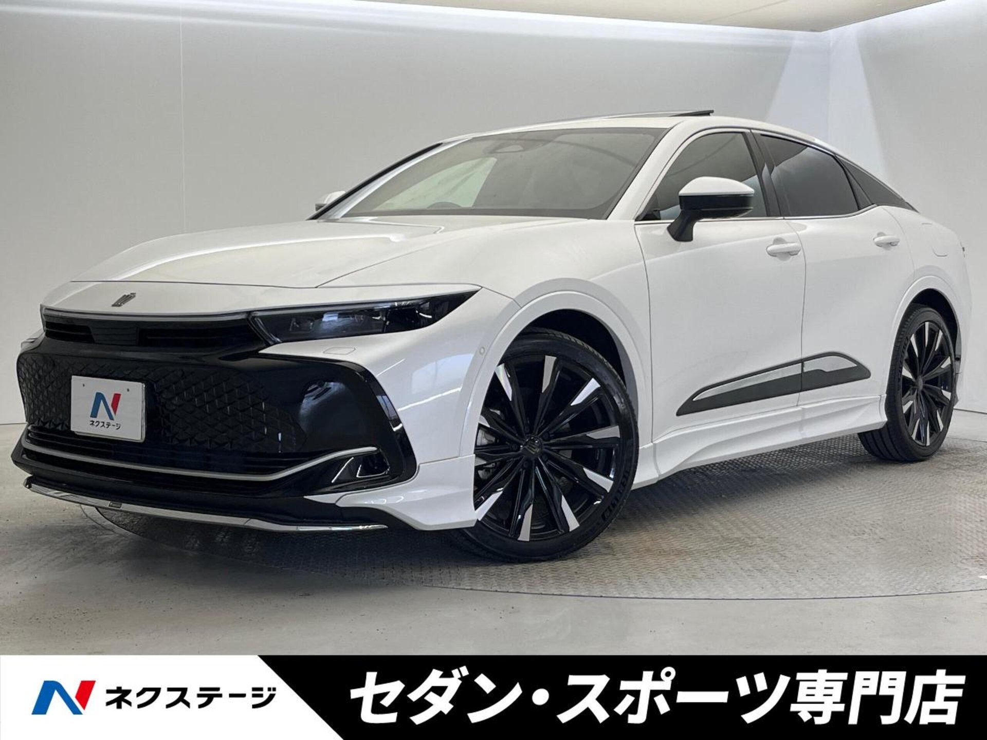 TOYOTA CROWN CROSSOVER - View 1