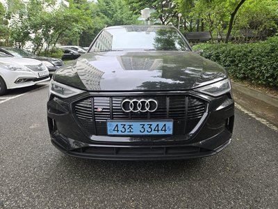 2022 AUDI E-TRON — фото 1
