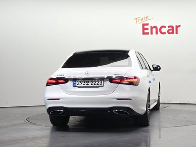 MERCEDES-BENZ E-CLASS - 3