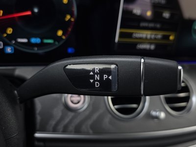 MERCEDES-BENZ E-CLASS - 9