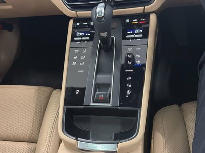 2022 Porsche MACAN thumbnail 31