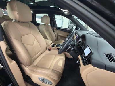 2022 Porsche MACAN thumbnail 38