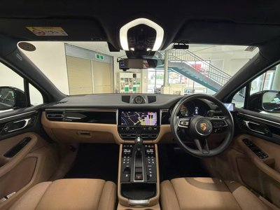 2022 Porsche MACAN thumbnail 18