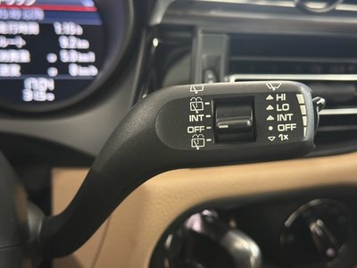 2022 Porsche MACAN thumbnail 23