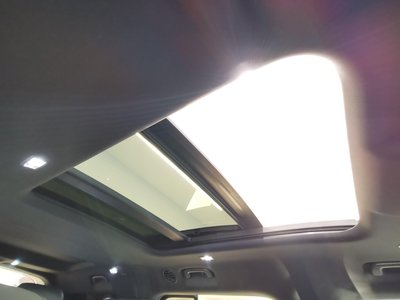 LAND ROVER DEFENDER - 3