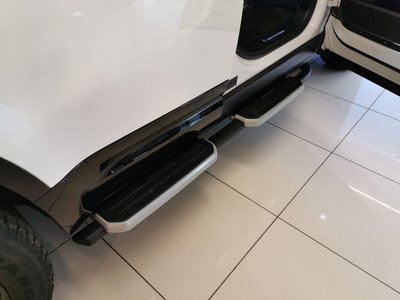 LAND ROVER DEFENDER - 10