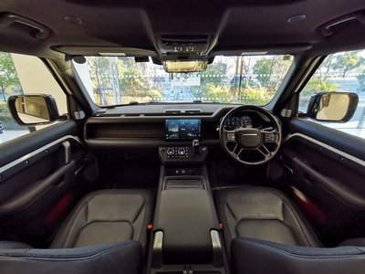 LAND ROVER DEFENDER - 4