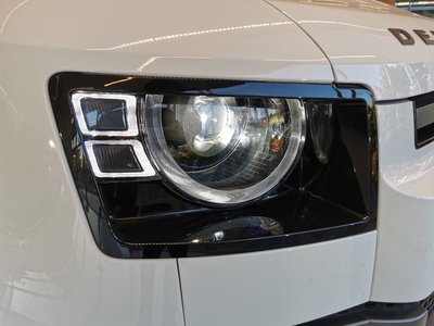 LAND ROVER DEFENDER - 8