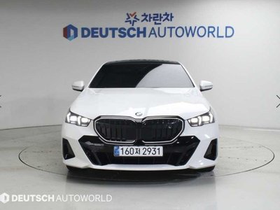 2024 BMW 5 SERIES — фото 2