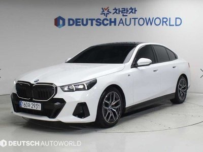 2024 BMW 5 SERIES — фото 1