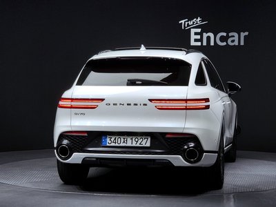 صورة 3 لـ 2023 Genesis GV70