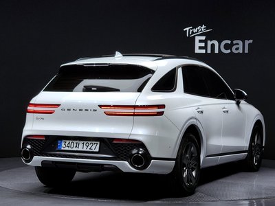 صورة 4 لـ 2023 Genesis GV70