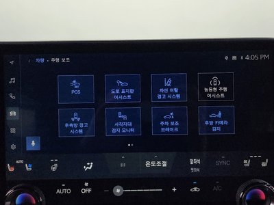 2025 Lexus LM — миниатюра 28