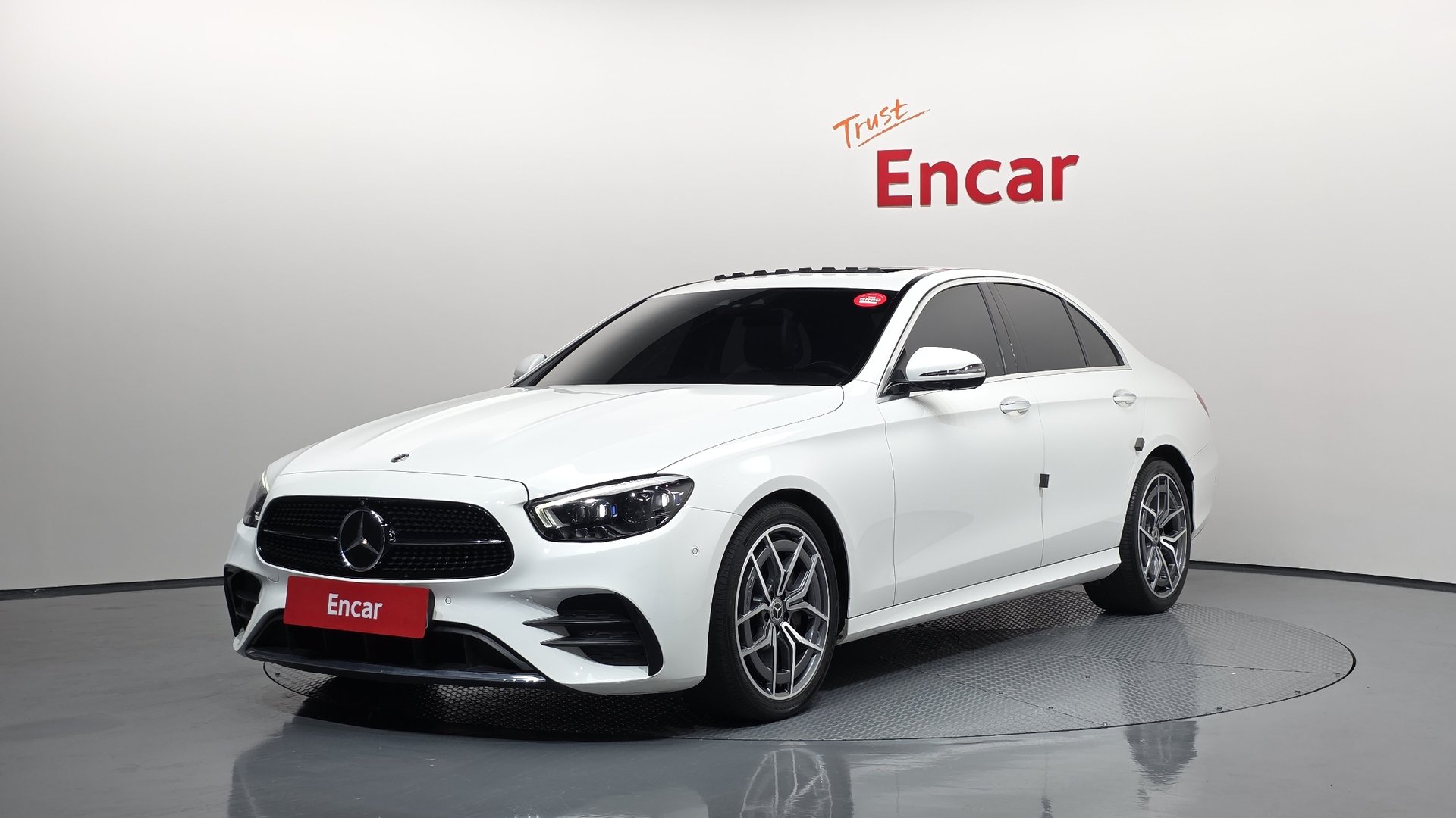 MERCEDES-BENZ E-CLASS - View 1