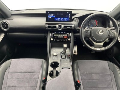2022 Lexus IS 照片 2