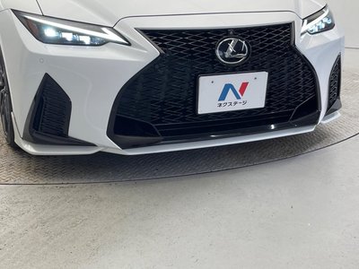 2022 Lexus IS thumbnail 32