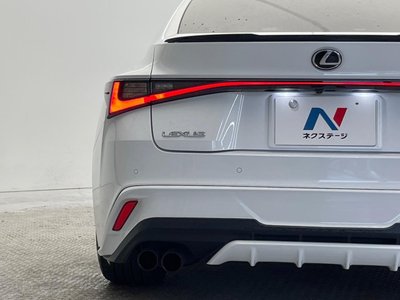 2022 Lexus IS thumbnail 39