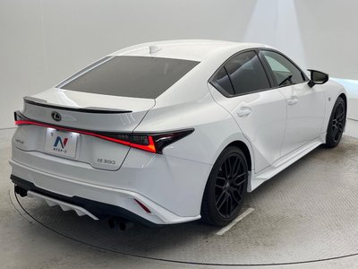 2022 Lexus IS thumbnail 19
