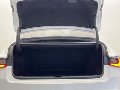2022 Lexus IS thumbnail 38
