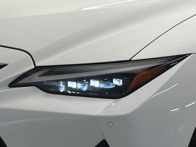 2022 Lexus IS thumbnail 28