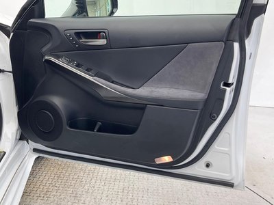 2022 Lexus IS thumbnail 44