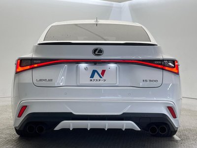 2022 Lexus IS thumbnail 17