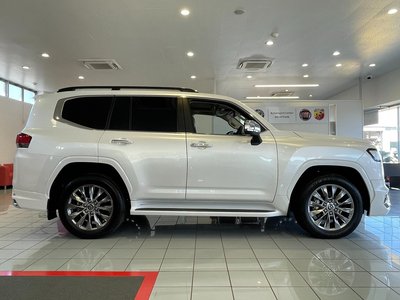 TOYOTA LAND CRUISER 300 - 5