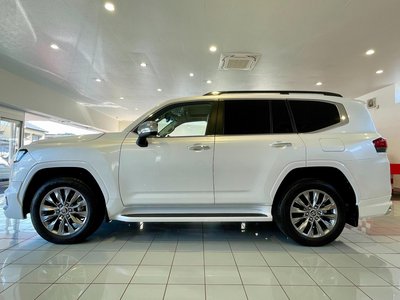 TOYOTA LAND CRUISER 300 - 6