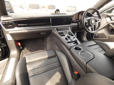 PORSCHE PANAMERA - 3