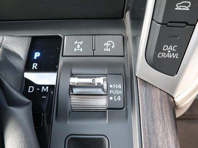 2025 Toyota LAND CRUISER 300 — миниатюра 37