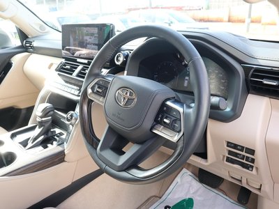 2025 Toyota LAND CRUISER 300 — миниатюра 11