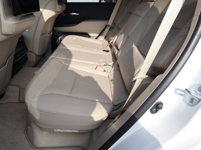 2025 Toyota LAND CRUISER 300 — миниатюра 18
