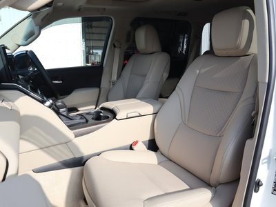 2025 Toyota LAND CRUISER 300 — миниатюра 17