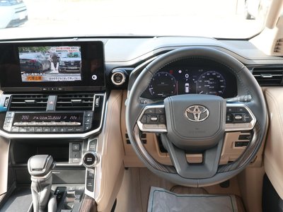 2025 Toyota LAND CRUISER 300 — миниатюра 21