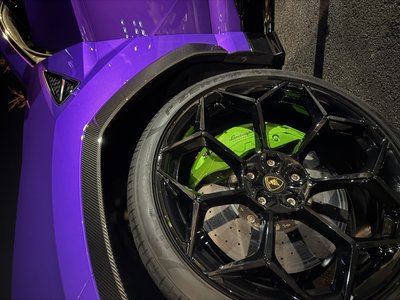 LAMBORGHINI URUS - 6