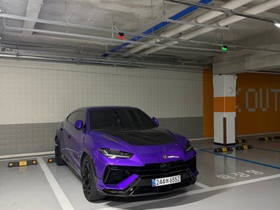 LAMBORGHINI URUS - 1