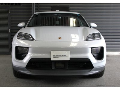PORSCHE MACAN - 8