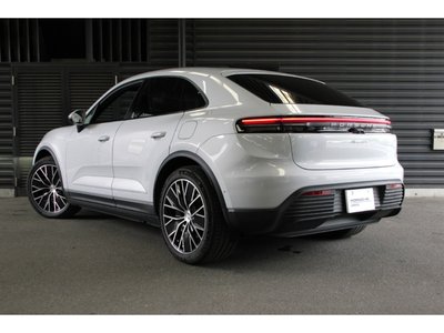 PORSCHE MACAN - 3